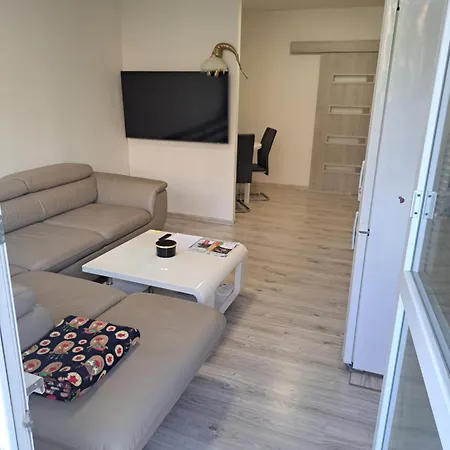 Moderni S Balkonem V Srdci Pardubic アパート パルドゥビツェ