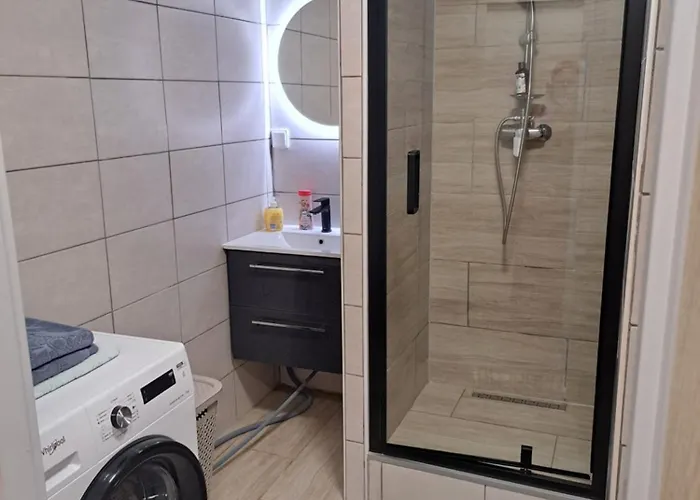 Moderni S Balkonem V Srdci Pardubic Lägenhet